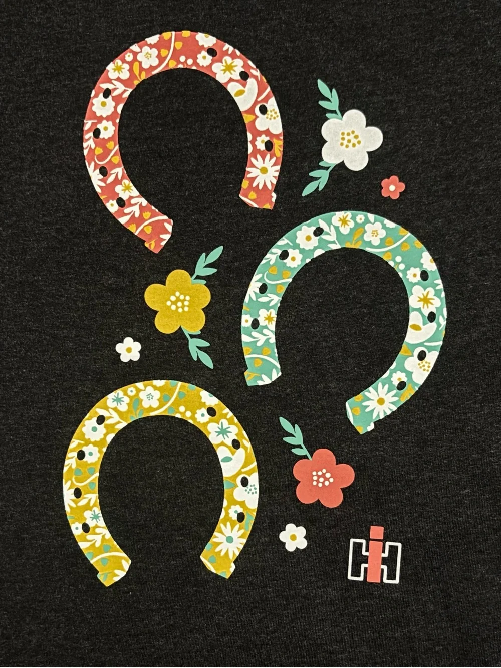 NWT Case IH Floral Horseshoes Tee – Dark Heather Gray Girls Youth XL